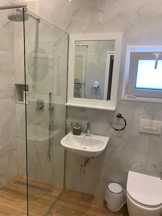 Vila Rias Влёра 3*,